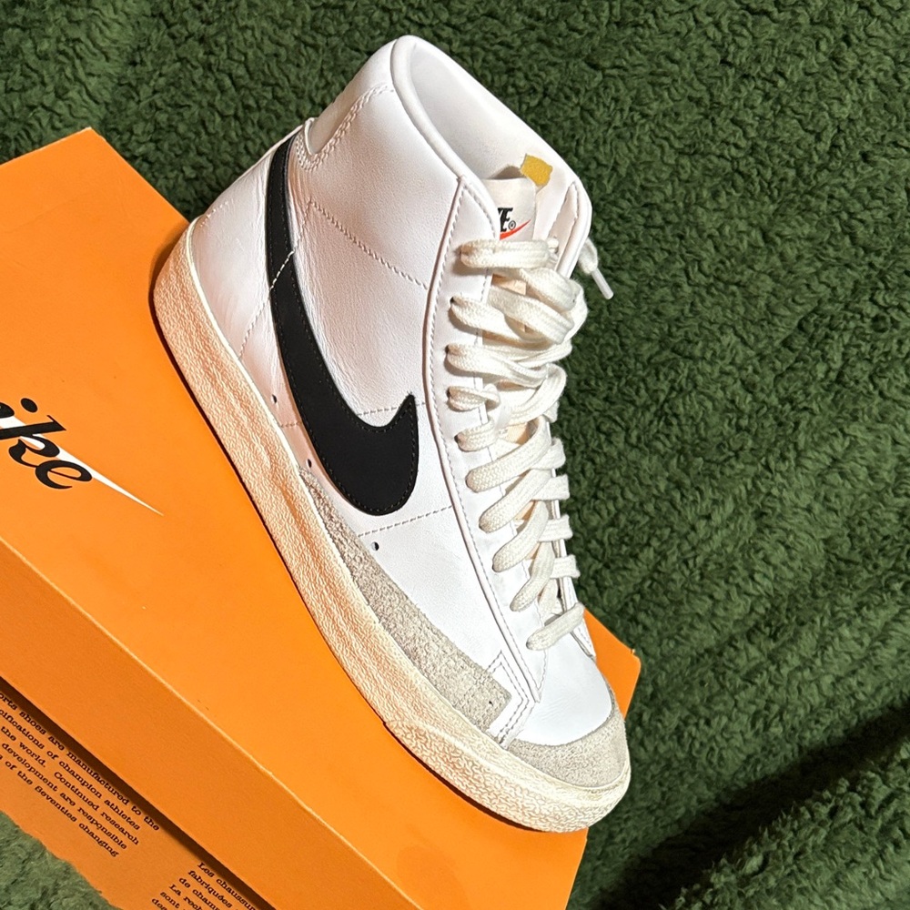 Nike White and Black High-Tops